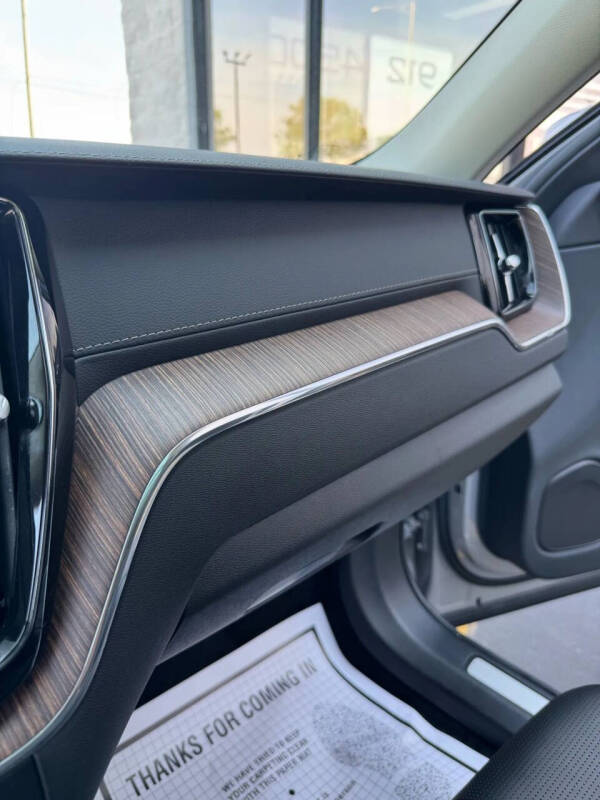 2023 Volvo XC60 B5 Ultimate Bright Theme