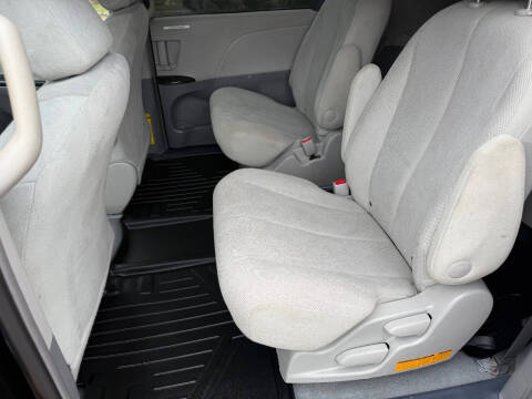 2012 Toyota Sienna Base 7-Passenger