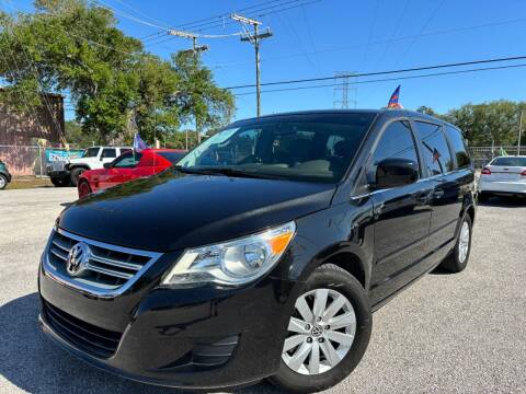 2012 Volkswagen Routan for sale at Das Autohaus Quality Used Cars in Clearwater FL