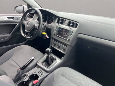 2016 Volkswagen Golf TSI S