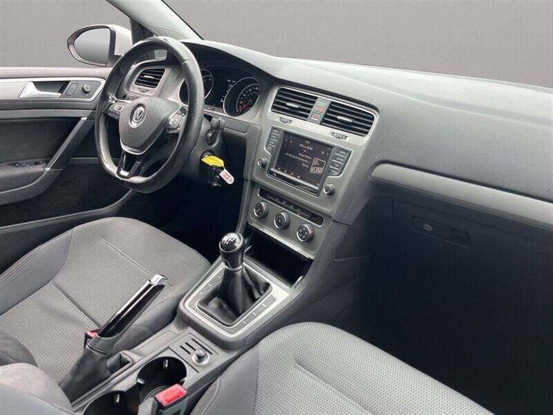 2016 Volkswagen Golf TSI S