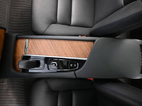 2024 Volvo XC90 B5 Plus Bright Theme