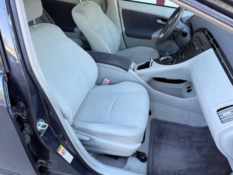 2010 Toyota Prius III