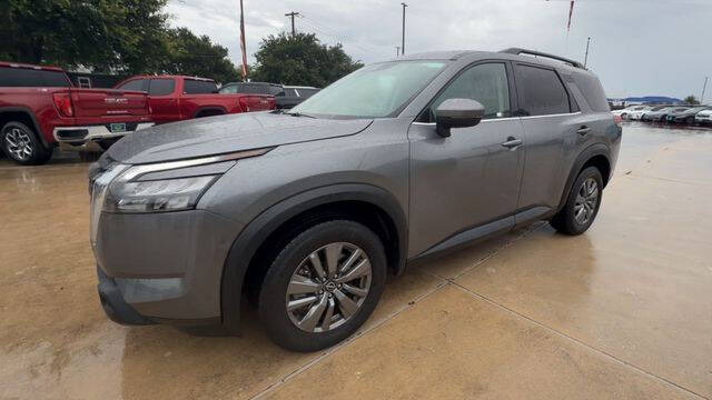 2025 Nissan Pathfinder SV