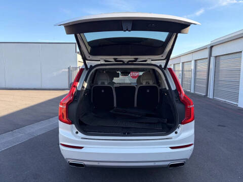 2017 Volvo XC90 T5 Momentum