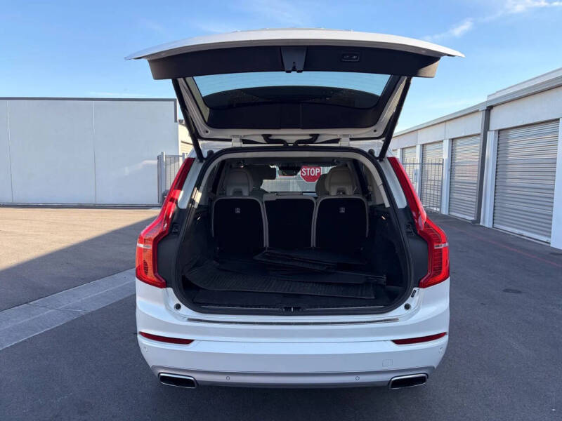 2017 Volvo XC90 T5 Momentum