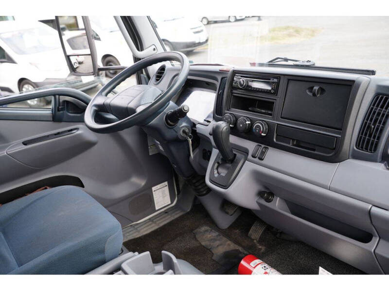 2015 Mitsubishi Fuso FE180