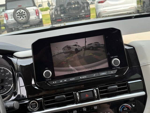 2022 Nissan Pathfinder SV