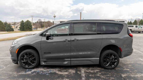 2023 Chrysler Pacifica Touring L