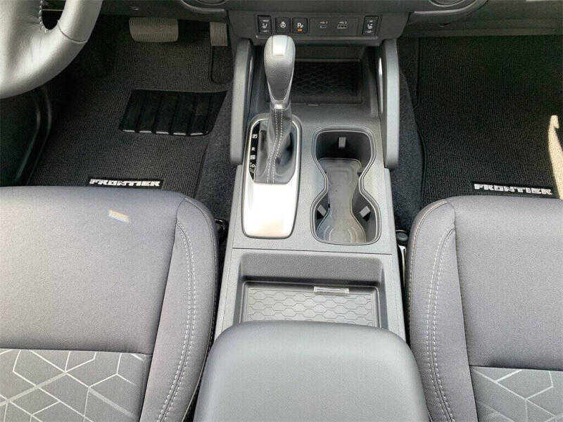 2025 Nissan Frontier SV