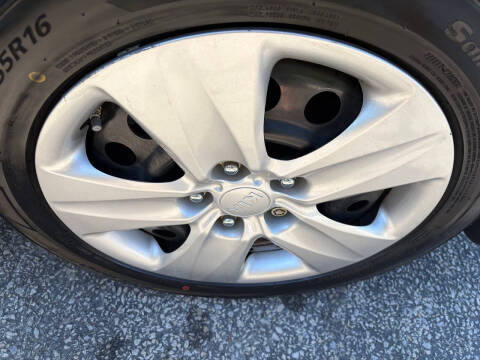 2016 Kia Forte5 LX