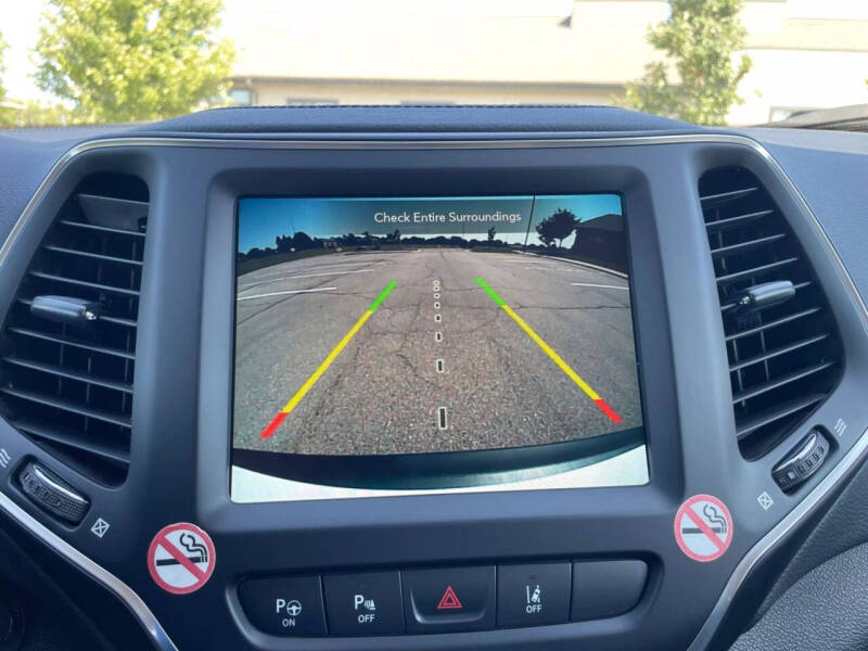 2023 Jeep Cherokee Altitude Lux