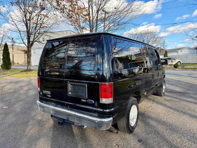 2011 Ford E-Series E-350 SD XLT