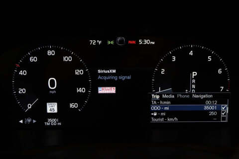 2022 Volvo XC90 T6 Momentum 7-Passenger