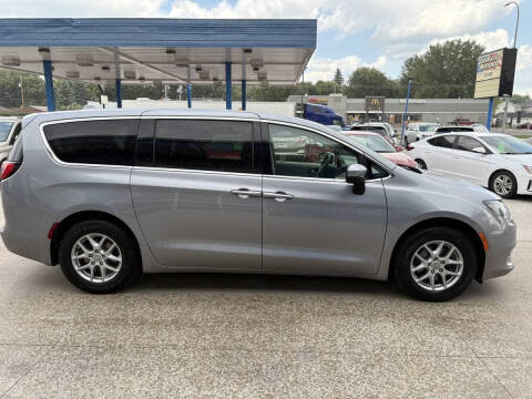 2020 Chrysler Voyager LX