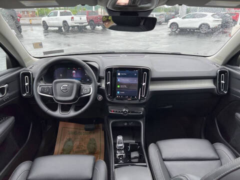 2023 Volvo XC40 B5 Plus Dark Theme