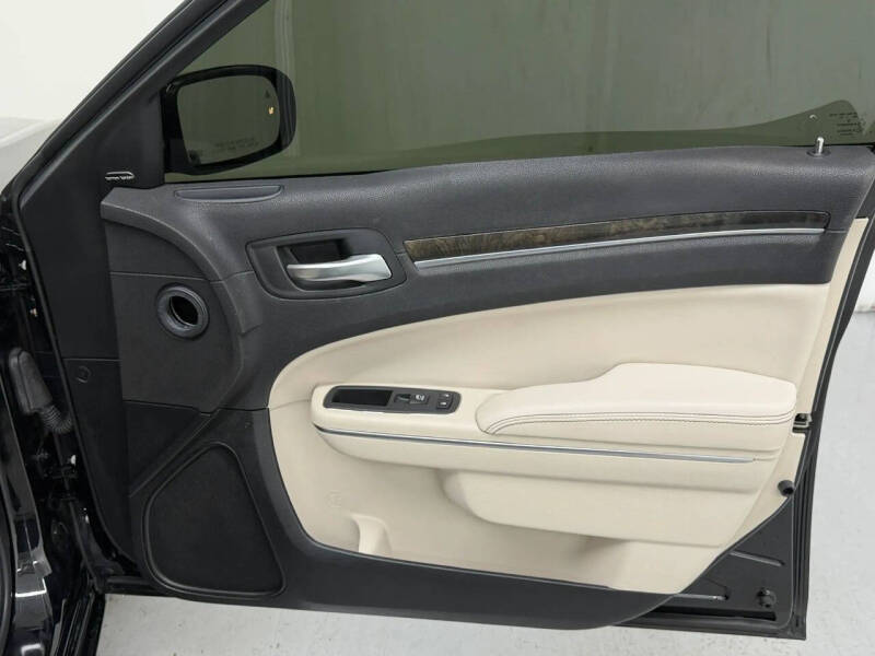 2017 Chrysler 300 C