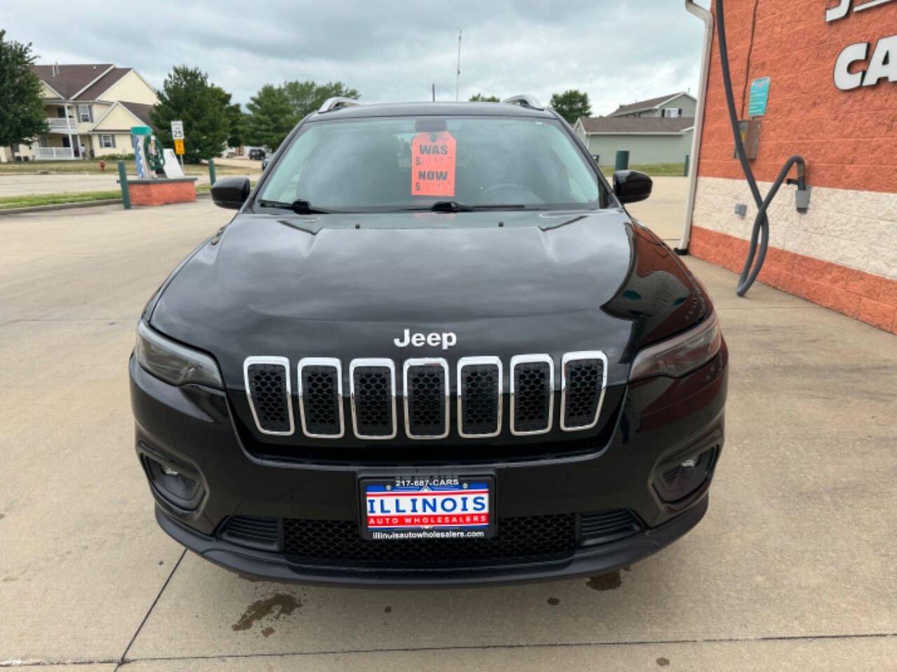 2019 Jeep Cherokee for sale at Illinois Auto Wholesalers in Tolono, IL