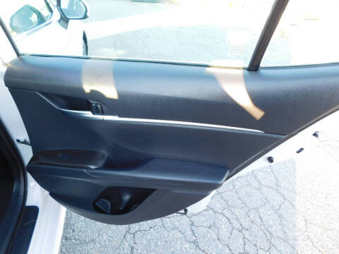 2022 Toyota Camry Hybrid LE