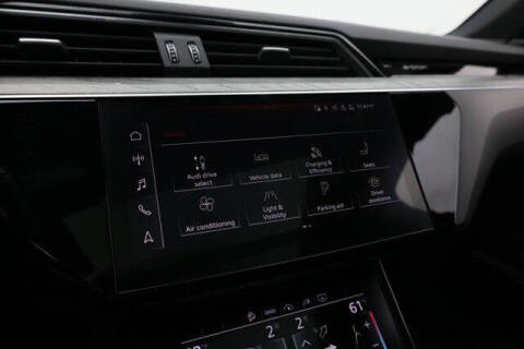 2022 Audi e-tron quattro Premium Plus
