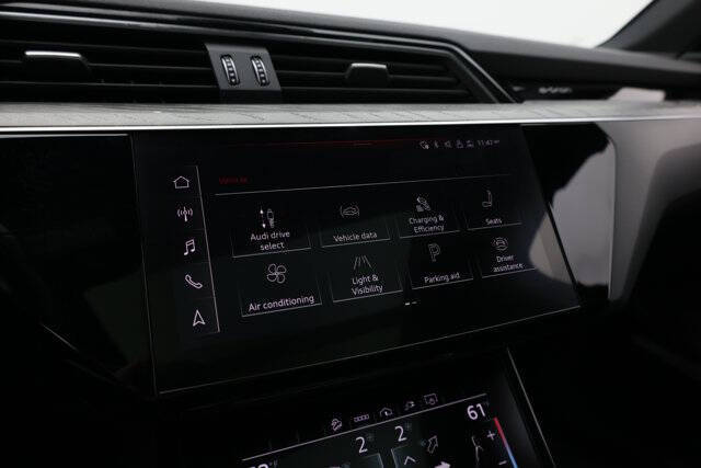 2022 Audi e-tron quattro Premium Plus