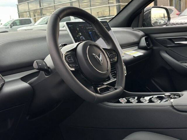 2025 VinFast VF8 Plus