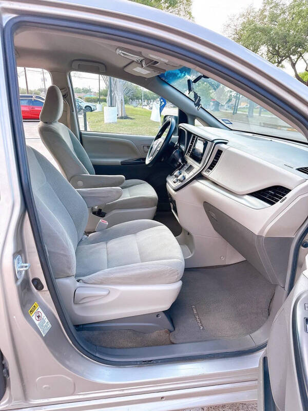 2017 Toyota Sienna L 7-Passenger