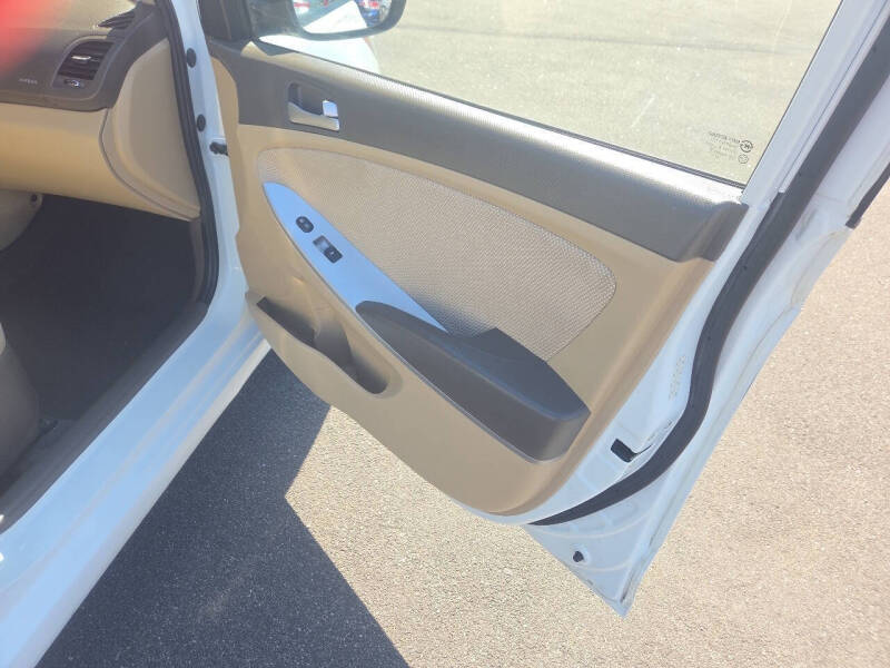 2013 Hyundai Accent GLS