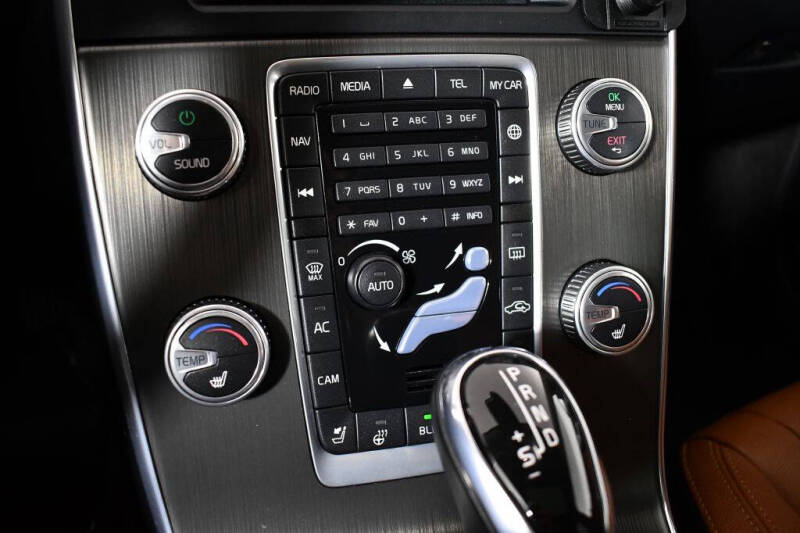 2015 Volvo V60 Cross Country T5