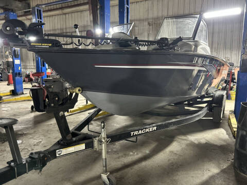 2018 Tracker TARGA V18 W/T