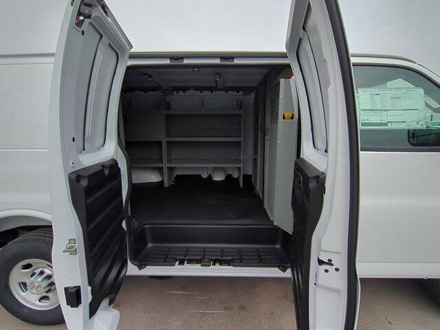 2025 Chevrolet Express 2500