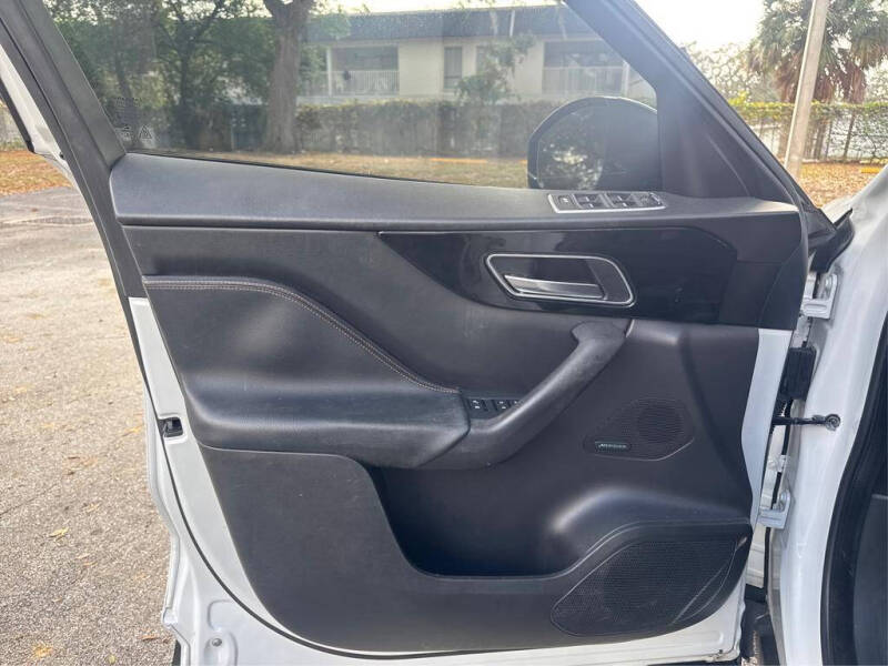 2020 Jaguar F-PACE 25t Prestige