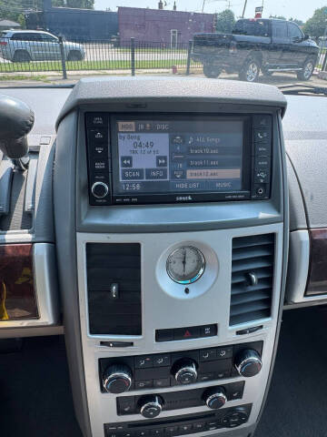 2009 Chrysler Town and Country Touring