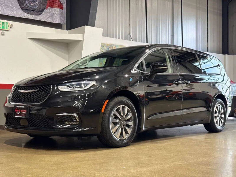 2024 Chrysler Pacifica Plug-In Hybrid Select