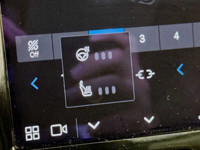 2023 Volvo XC60 B5 Plus Dark Theme