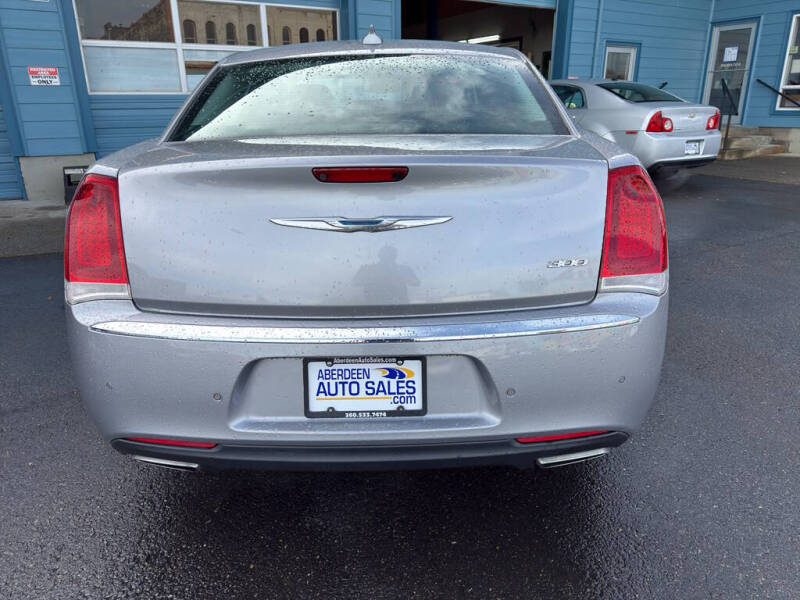 2015 Chrysler 300 Limited