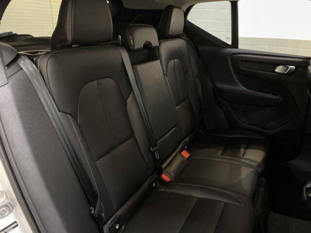 2025 Volvo XC40 B5 Core Bright Theme