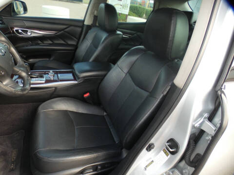 2017 Infiniti Q70 3.7