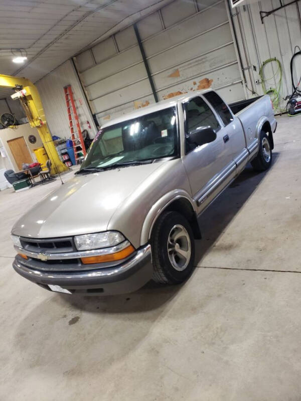 2002 Chevrolet S-10 for sale at WESTSIDE GARAGE LLC in Keokuk IA