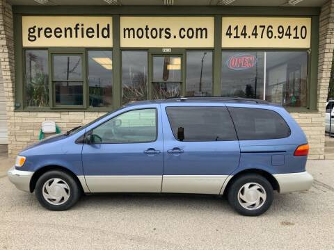 2000 Toyota Sienna for sale at GREENFIELD MOTORS in Milwaukee WI