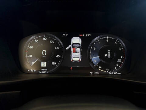 2021 Volvo XC40 T4 Momentum