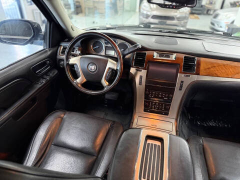 2013 Cadillac Escalade Platinum Edition