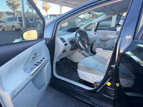 2012 Toyota Prius v Five