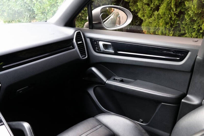 2020 Porsche Cayenne S Coupe