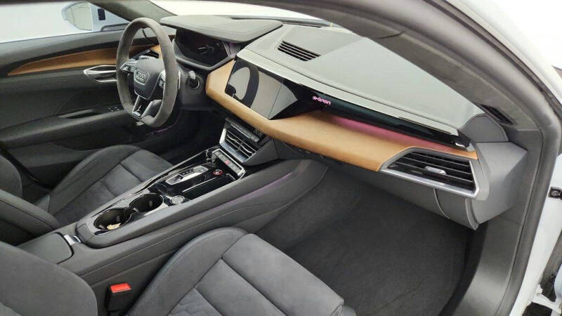 2024 Audi e-tron GT quattro Prestige