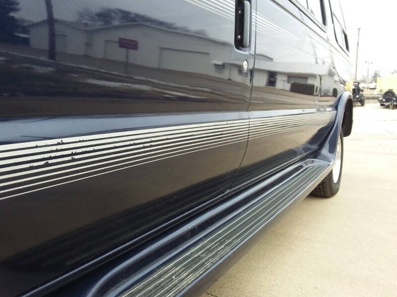 2005 Ford E-Series E-250 SD