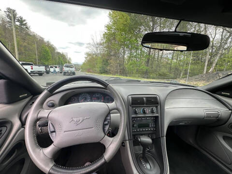 2004 Ford Mustang Deluxe
