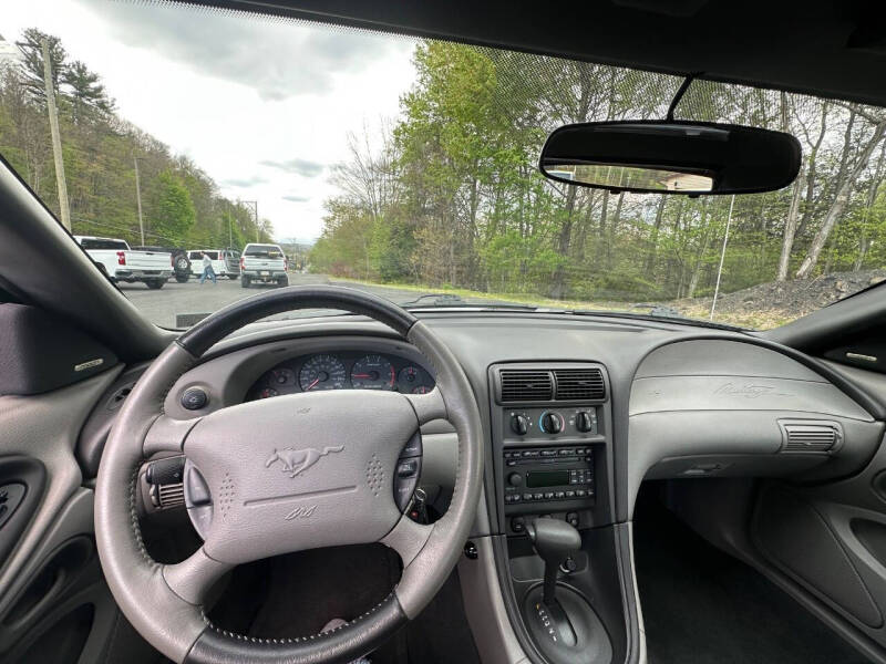 2004 Ford Mustang Deluxe