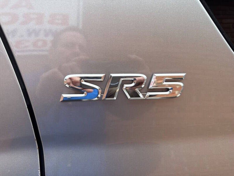 2004 Toyota Sequoia SR5