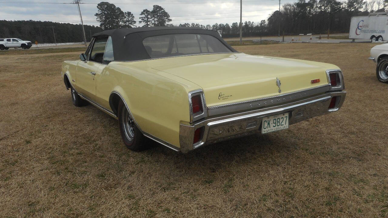1967 Oldsmobile Cutlass Supreme 25